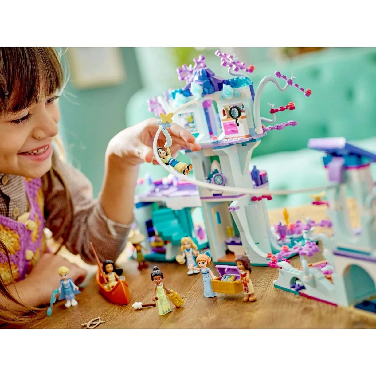 Конструктор LEGO Disney Сlassic The Enchanted Treehouse 43215